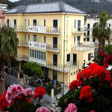 Relaxed Coastal In Pietra Ligure *